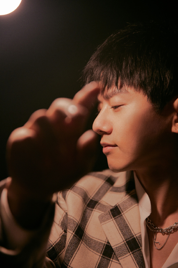 张杰工作室视频拍的比照片好看