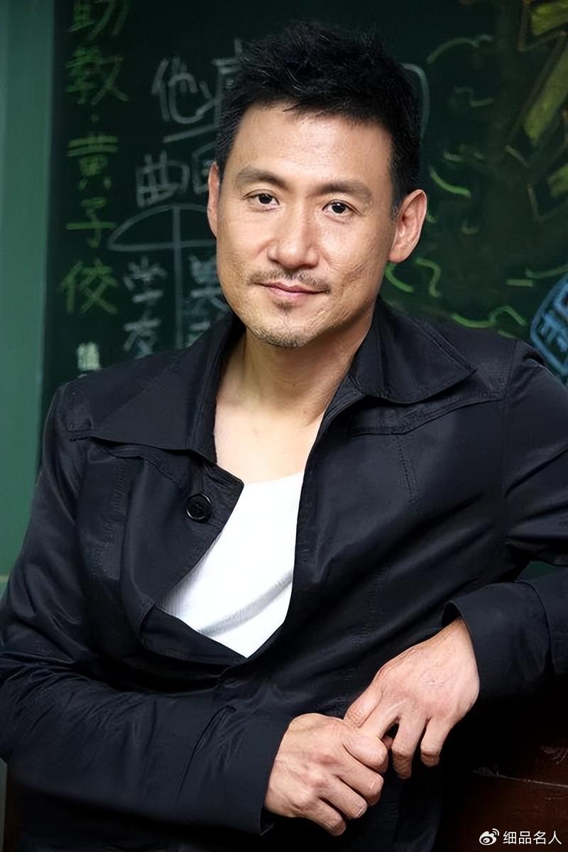 张学友感染rsv上热搜!曾被父亲和哥哥伤害,他怎样对待他们?