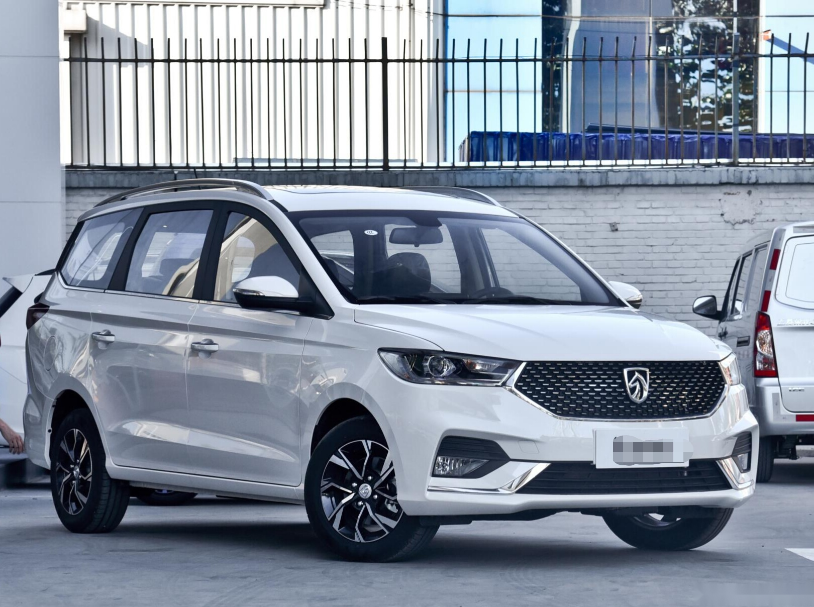 全新宝骏360到店六座大空间15t落地6万新造型真帅气