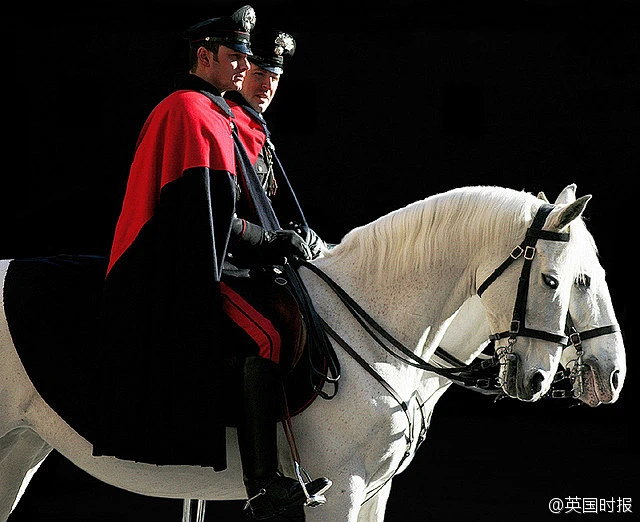 已经被意大利的宪兵团的制服italiancarabinieri帅瞎想犯罪想被盯上想
