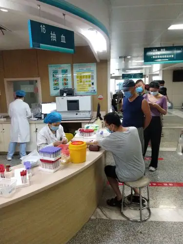 疫情过后第一次坐公交车去医院查体一路见闻实拍