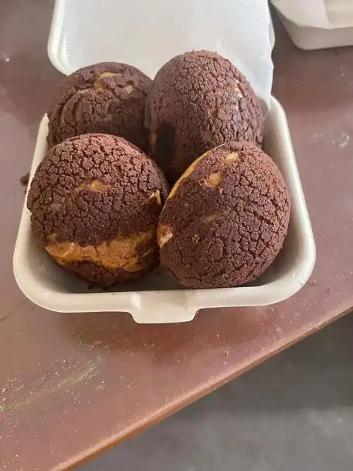 巧克力酥皮泡芙