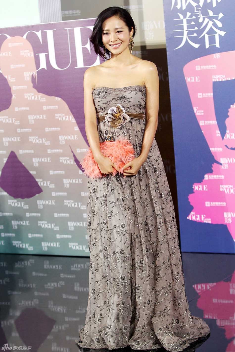 组图:江一燕变身才女作家 知性优雅亮相时尚派对_高清图集_新浪网