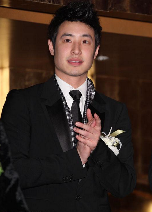 p>唐志中,1978年11月17日出生于台湾省台北市,毕业于美国加州