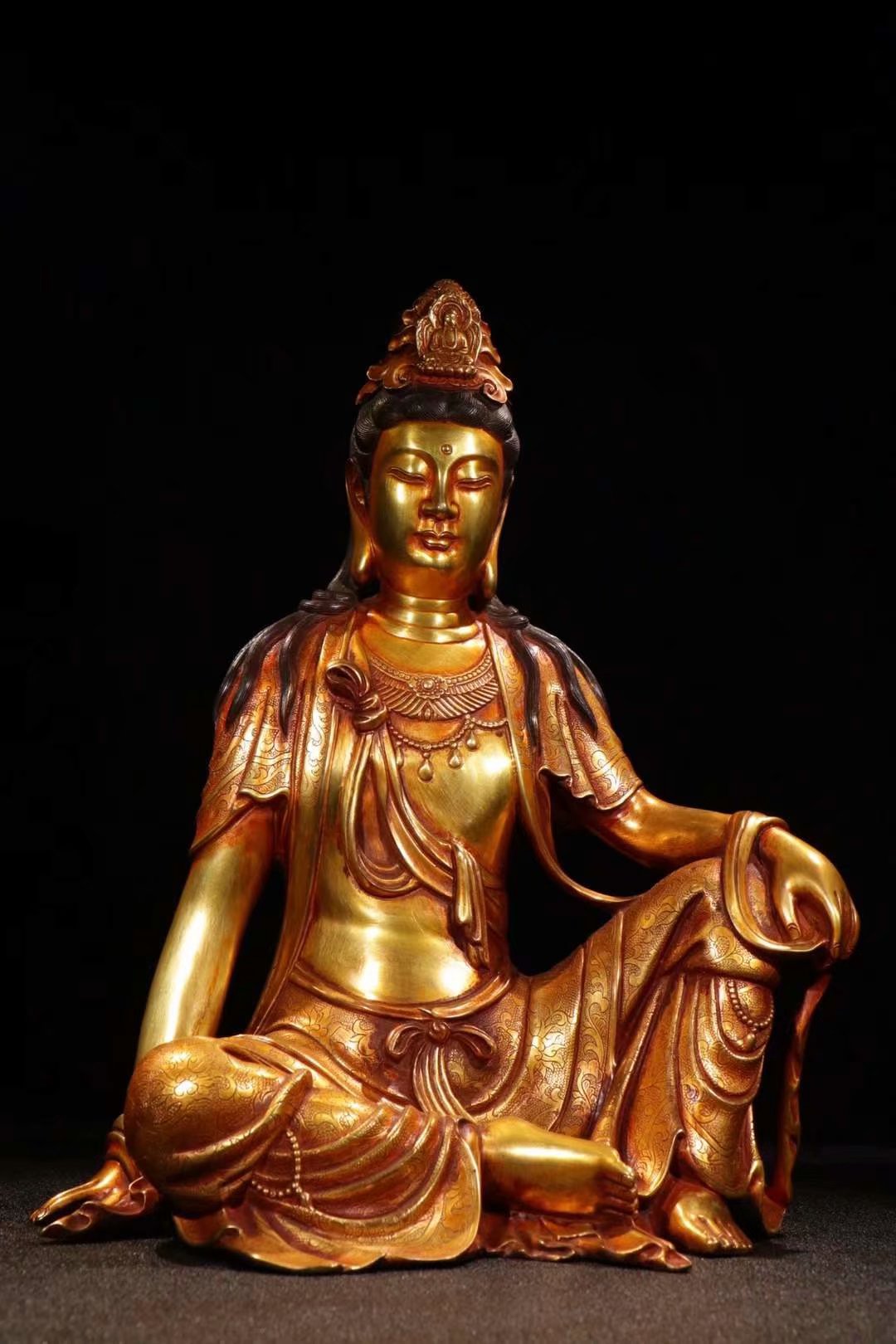 清 铜鎏金精铸自在观音像