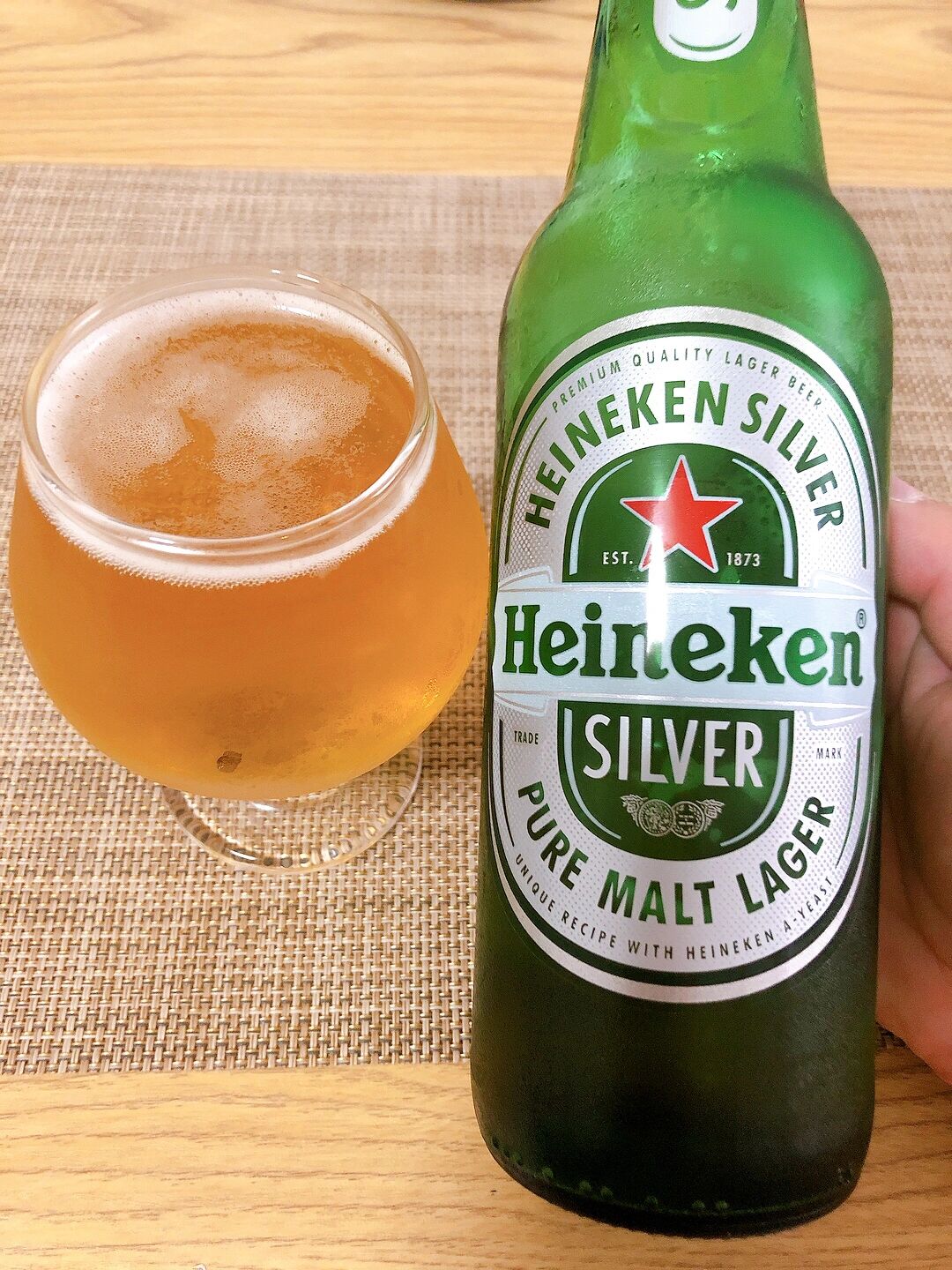 喜力·星银,大口干就完事了 90在一众工业啤酒大绿棒中喜力算是个优