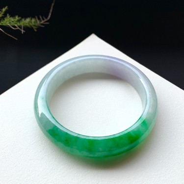 冰种翡翠的种类_玻璃种翡翠原石价格_翡翠手镯鉴定-