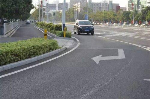 右转弯不小心差点转到对向车道,又在路口倒了一点,会被拍吗?