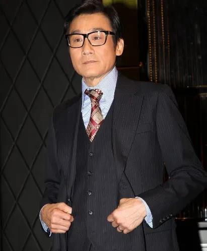 "梁家辉却说:"全香港只有我一个人不会用.