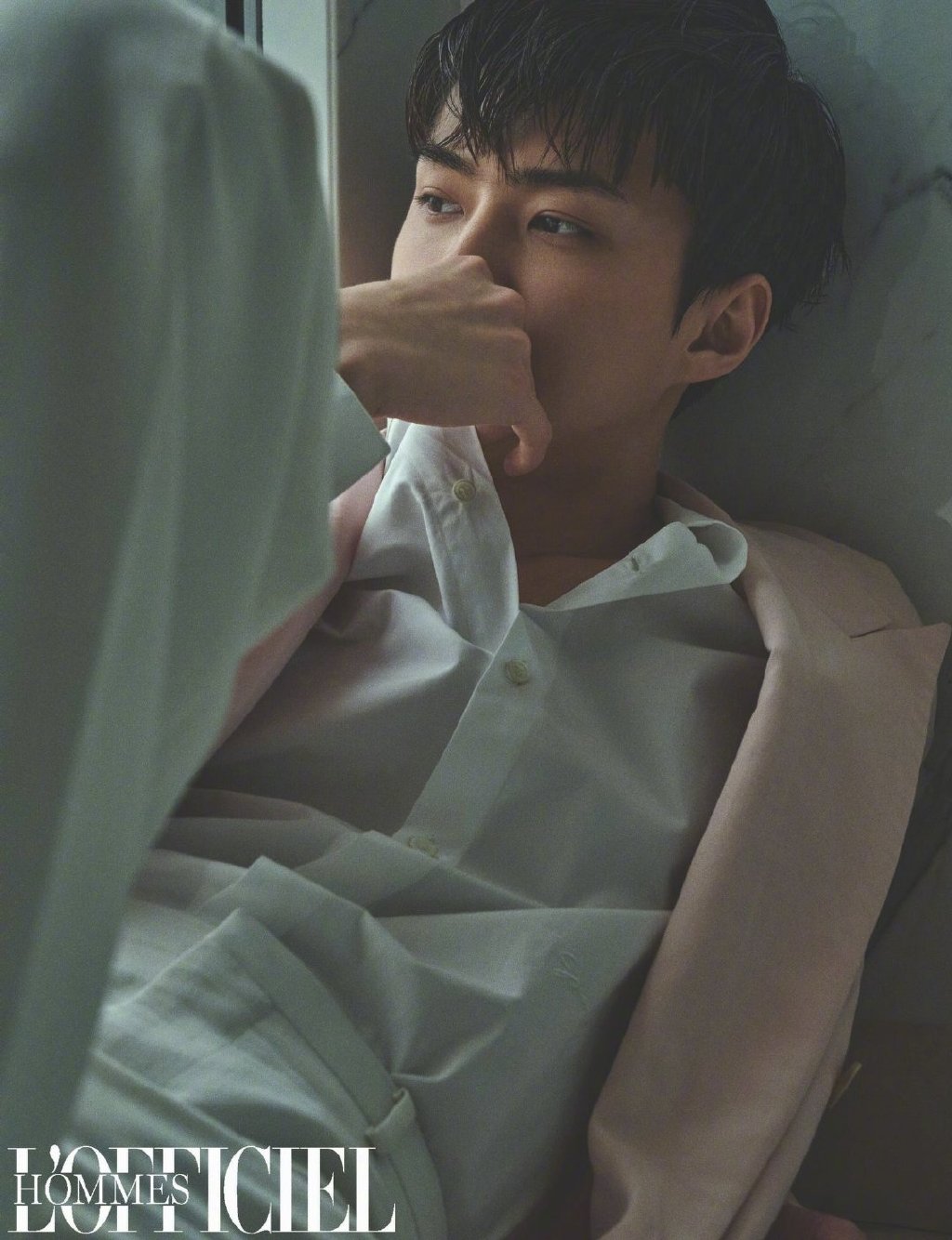 > 吴世勋酷帅西装画报写真图片(6/18)