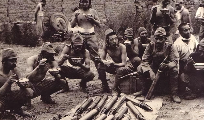 历史老照片: 侵华战争期间,一组日本侵略者的留影.