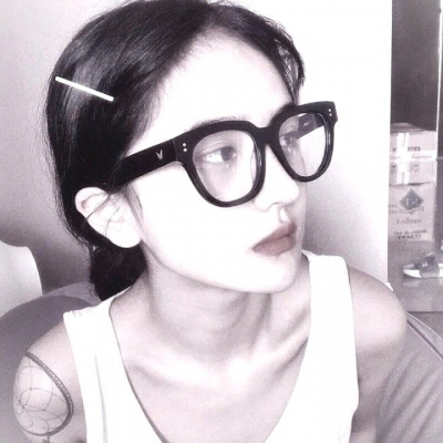 时尚潮流戴眼镜女生头像清新头像戴眼镜的女生图片