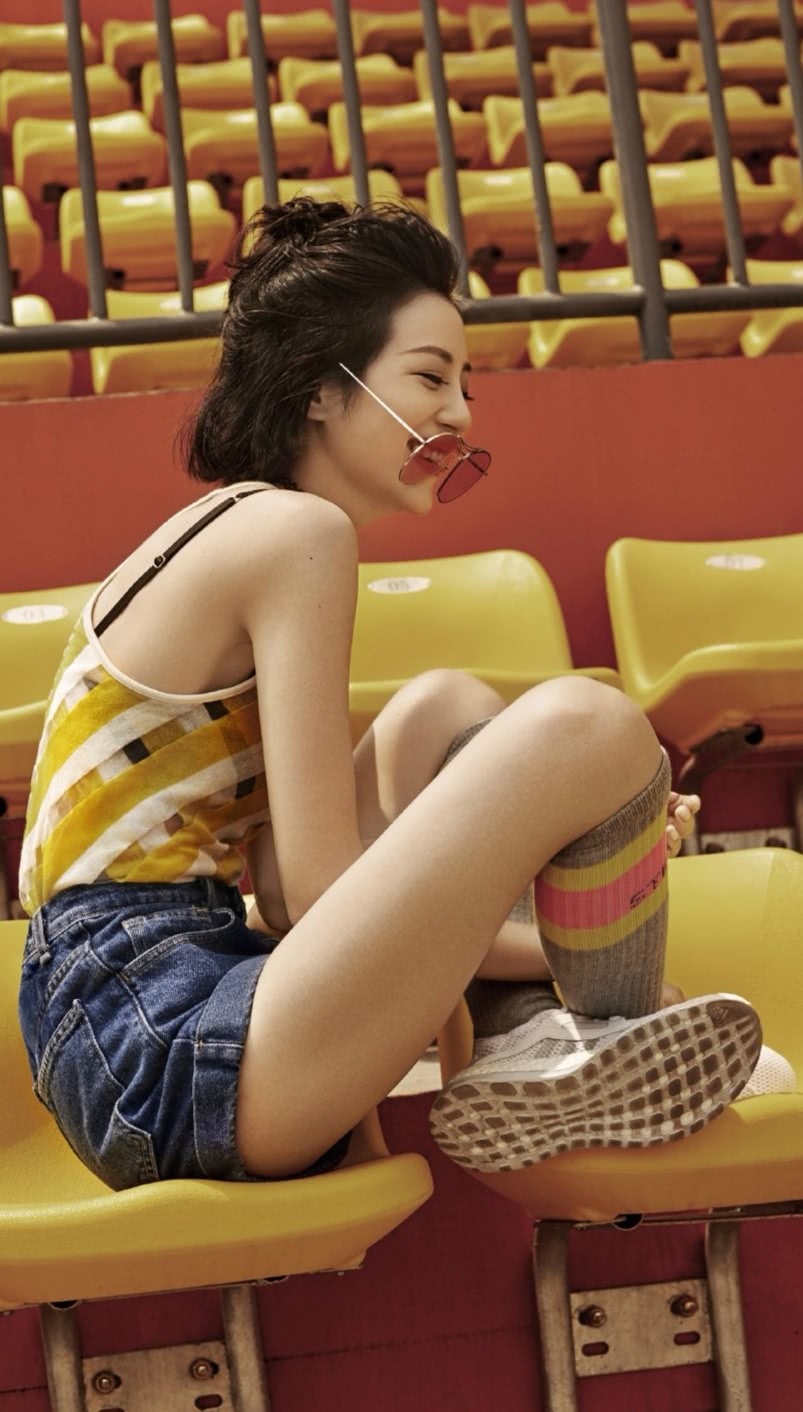 别总羡慕李溪芮的美腿,瞧瞧她平时的穿搭,每一套都很简单潮流!