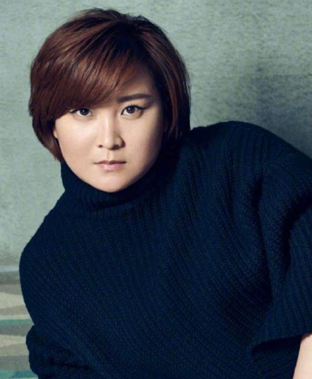 有种"整容"叫贾玲留长发,本以为会相貌平平,看到旧照瞬间懵