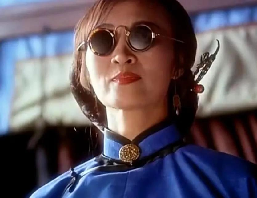 74岁影后萧芳芳的美丽人生,67和李连杰亲如母子,周星驰崇拜她_电影