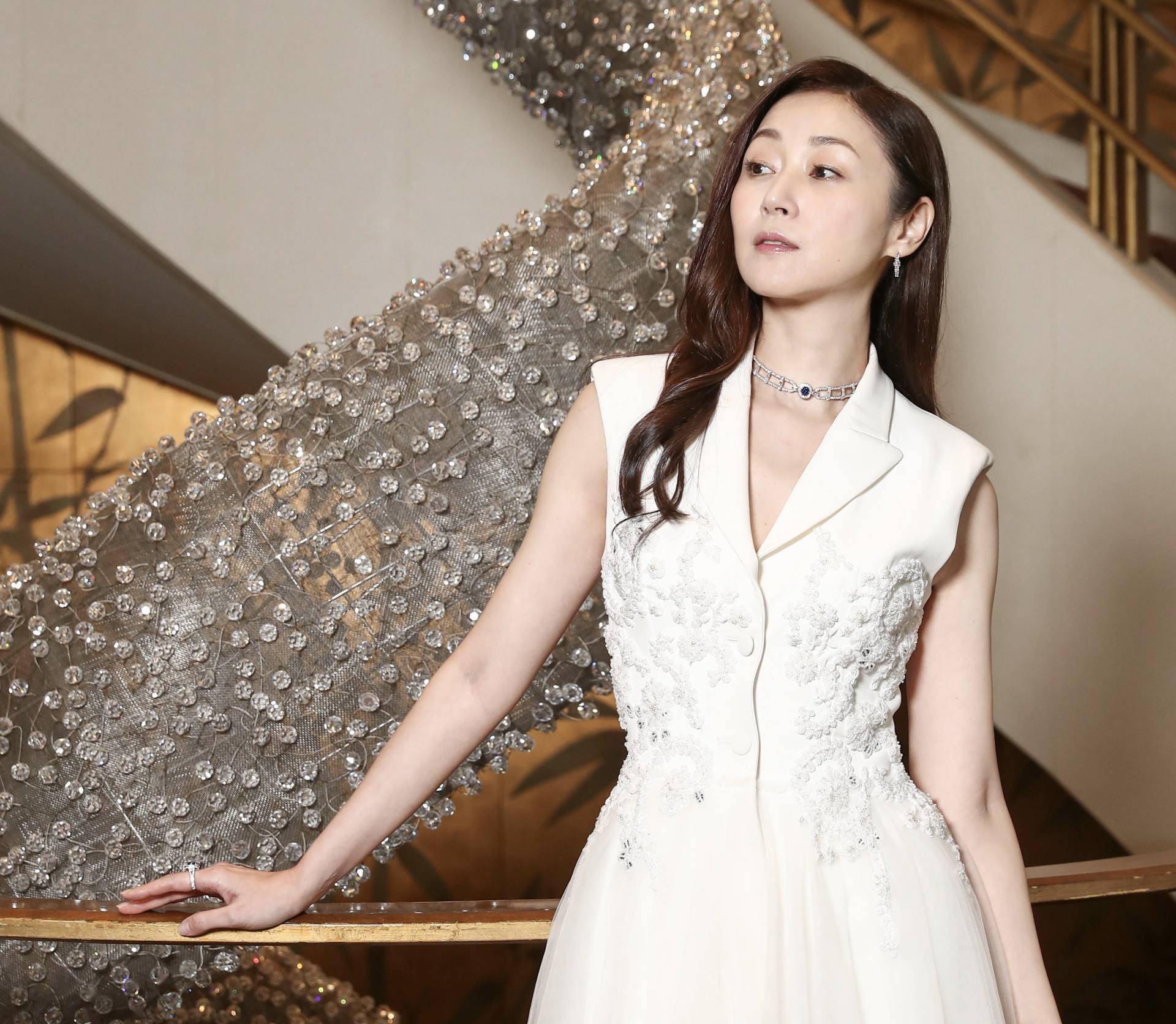 长腿女神万绮雯做网红,直播带货8小时不间断,网友评论太拼命