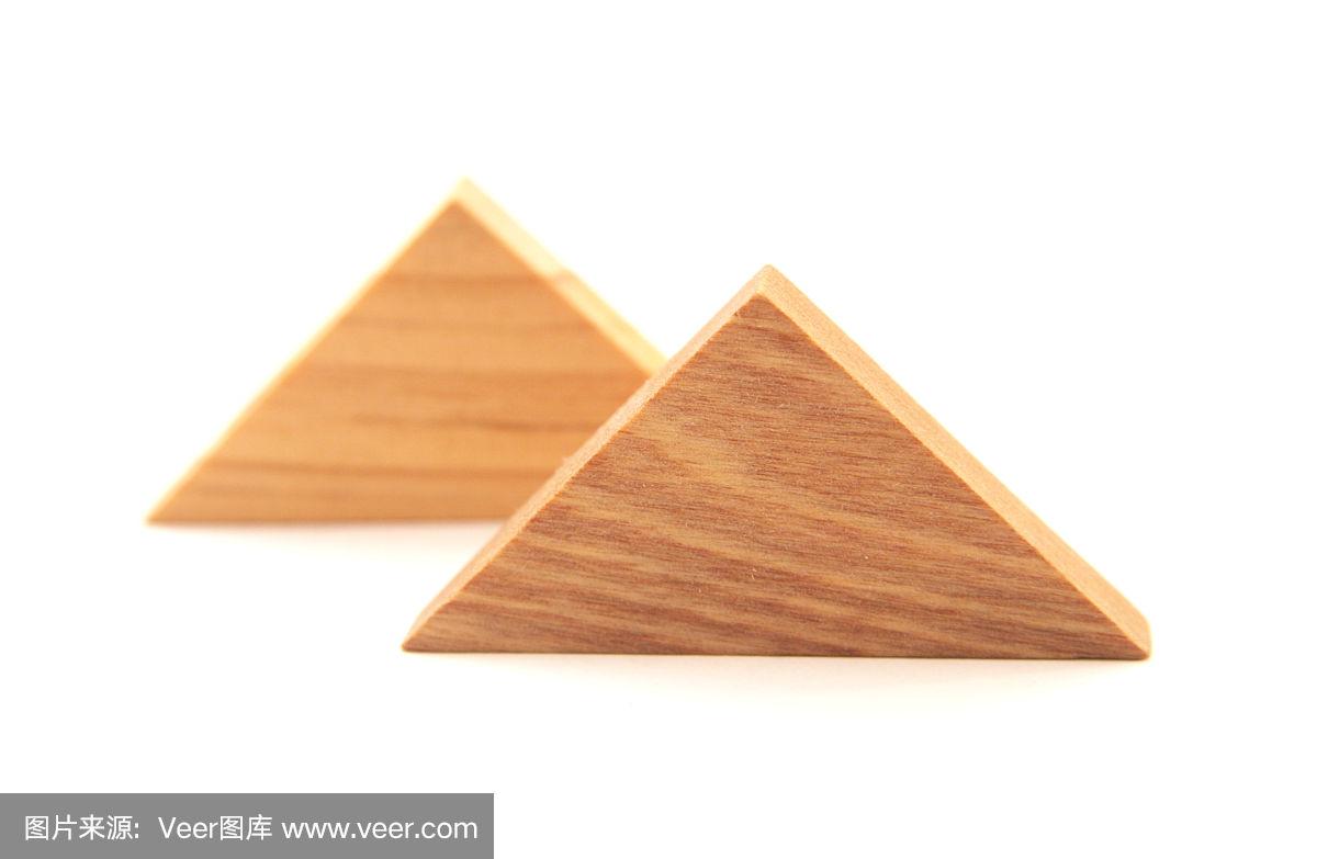两个木头三角形