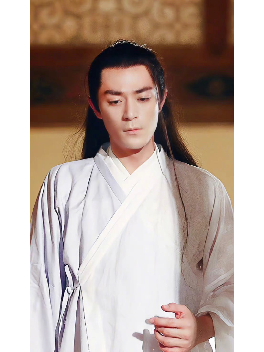 那个曾一度让我们痴迷不已的霍建华,仿佛已经久违于屏幕前.