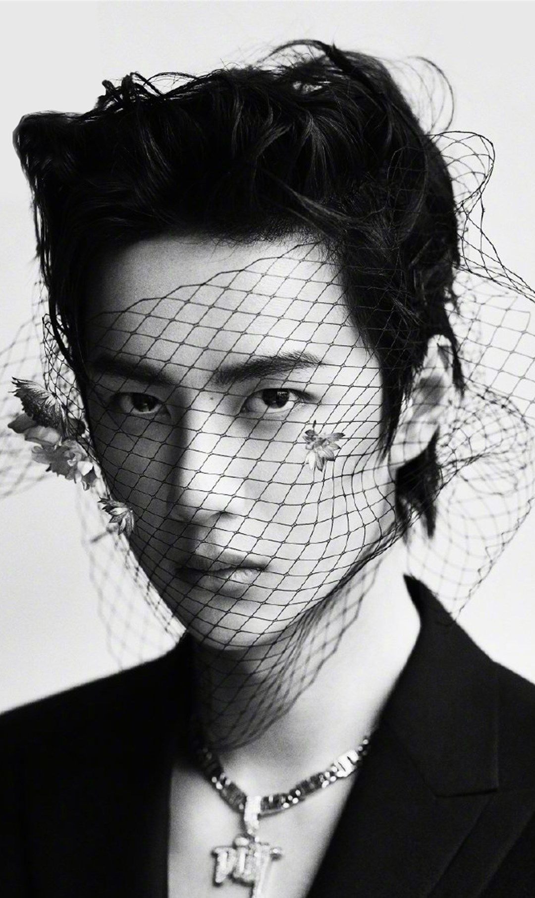 王一博酷帅壁纸:俊美少年,时而傲娇时而蠢萌