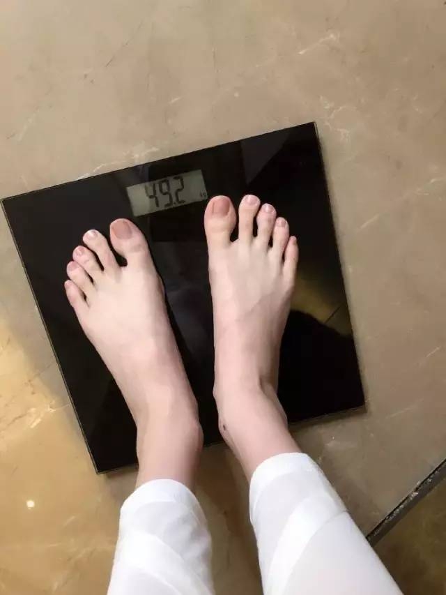 前段时间在微博公布自己的体重,178cm的身高,不到100斤?