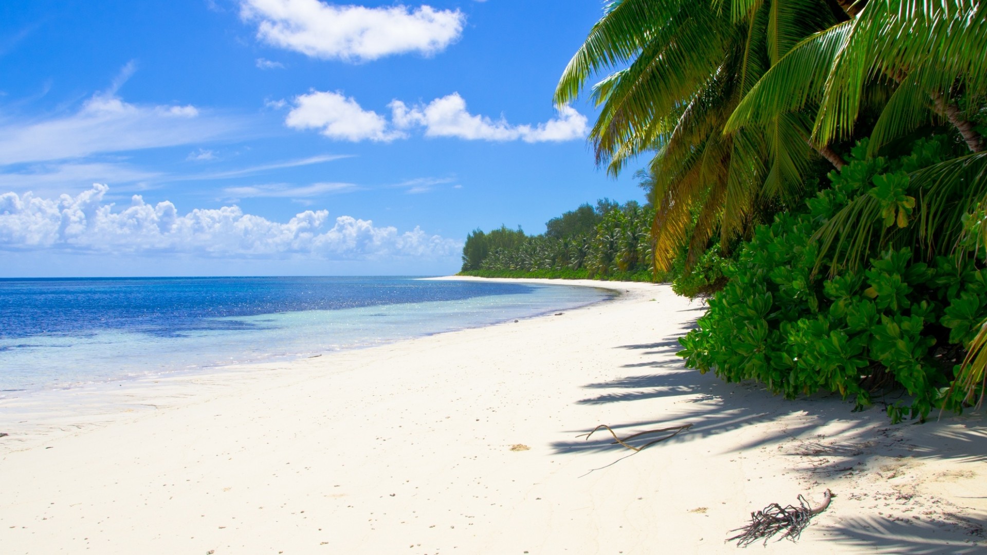 精选三亚沙滩度假风情电脑桌面壁纸下载1高清大图预览1920x1080_风景