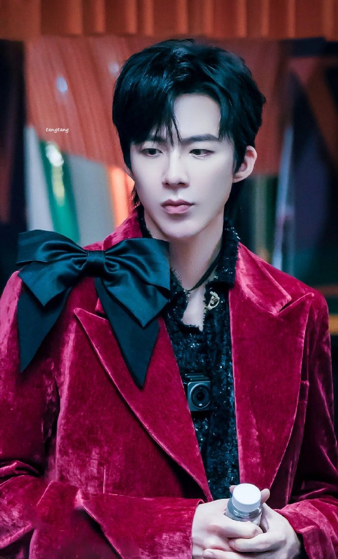 刘宇宁就是帅!就是帅!现代的妆发也帅!