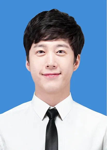 职场男性证件照二寸照片