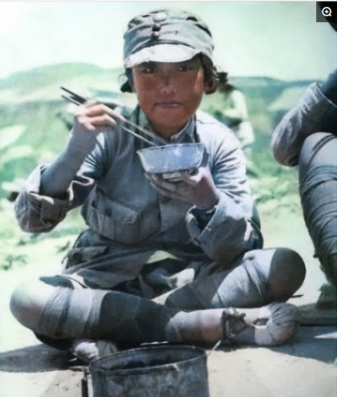 抗战时期女八路军真实面貌的彩色照片,她们刻苦质朴,乐观积极