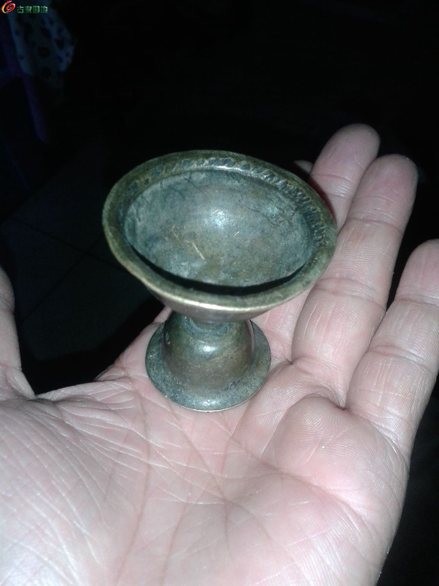 老铜酒盅一个
