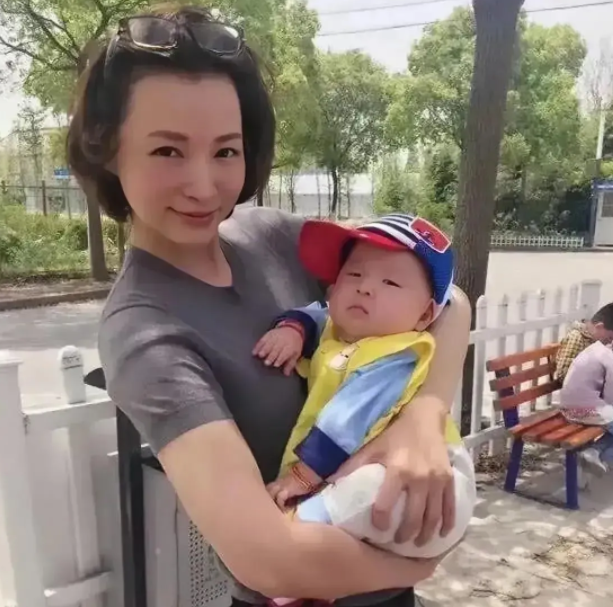 央视主持人人气排行榜出炉董卿冠军撒贝宁亚军康辉第三名