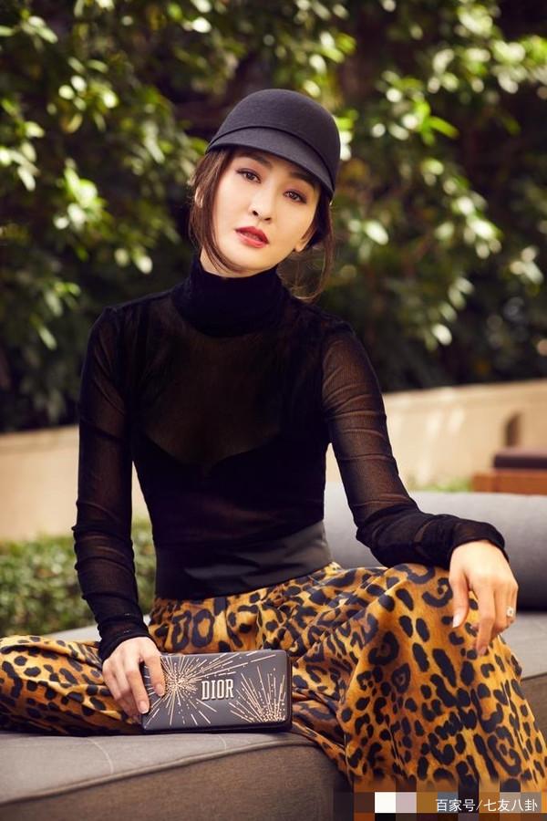 香港第一名模周汶锜,前半生曾多么的潇洒,现状却委曲求全?