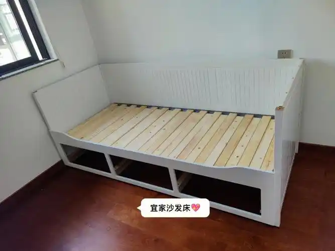 装了一下午的宜家沙发床汉尼斯初具雏形像拼乐高大型玩具还是挺结实的