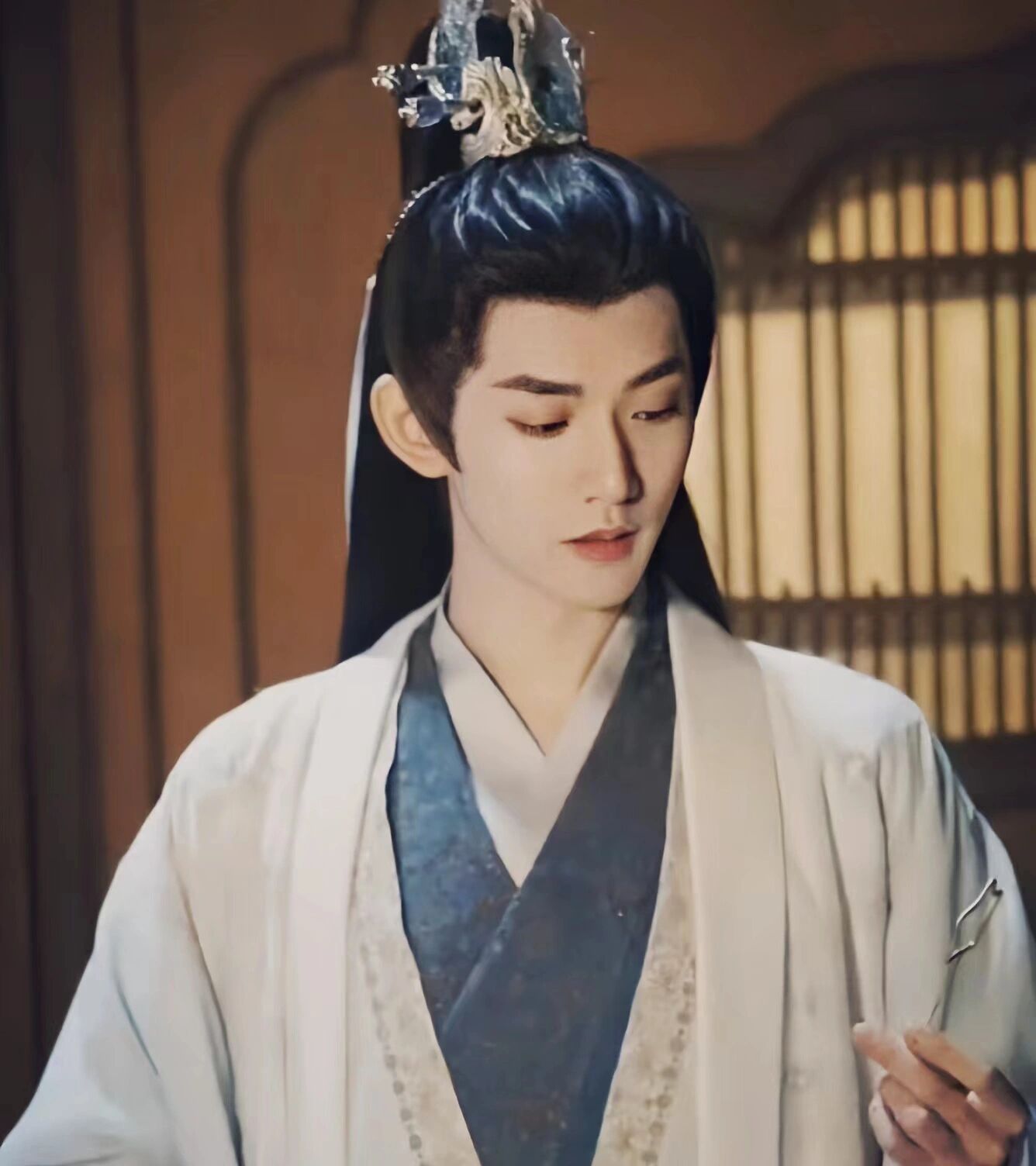 《长月烬明》中罗云熙饰演的魔神澹台烬固然抢眼,当年男二邓为饰演的