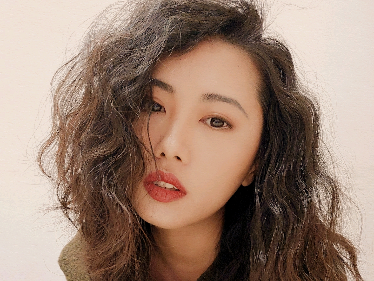 90年代港风复古妆 蓬松小卷发~回头率杠杠地