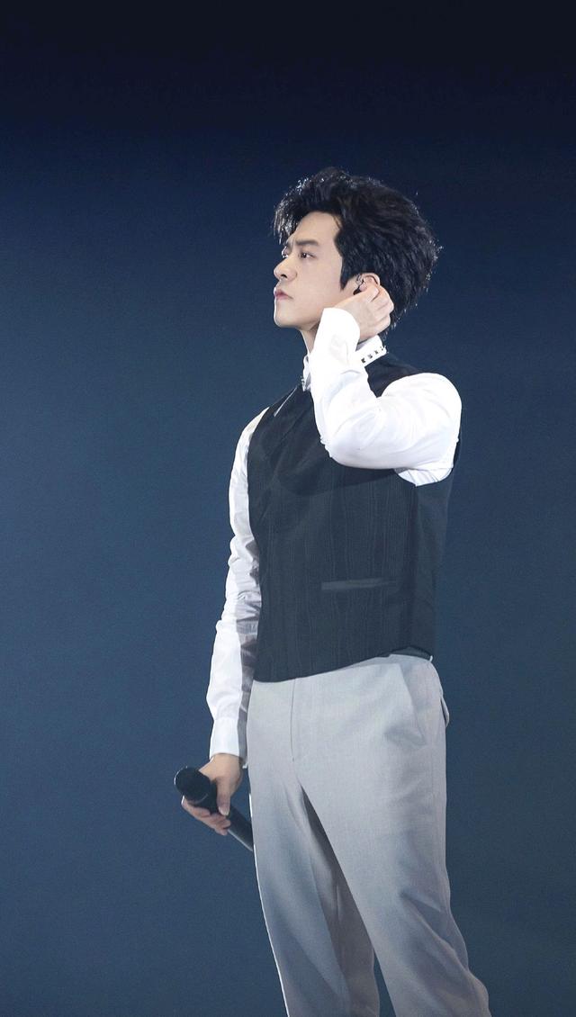 阔别两年,李健回归中国好声音,期待更多的好音乐被发掘