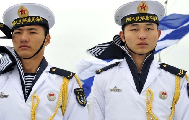 为什么中国海军水手帽上都有两条飘带? 没想到还有这样的作用_安科网