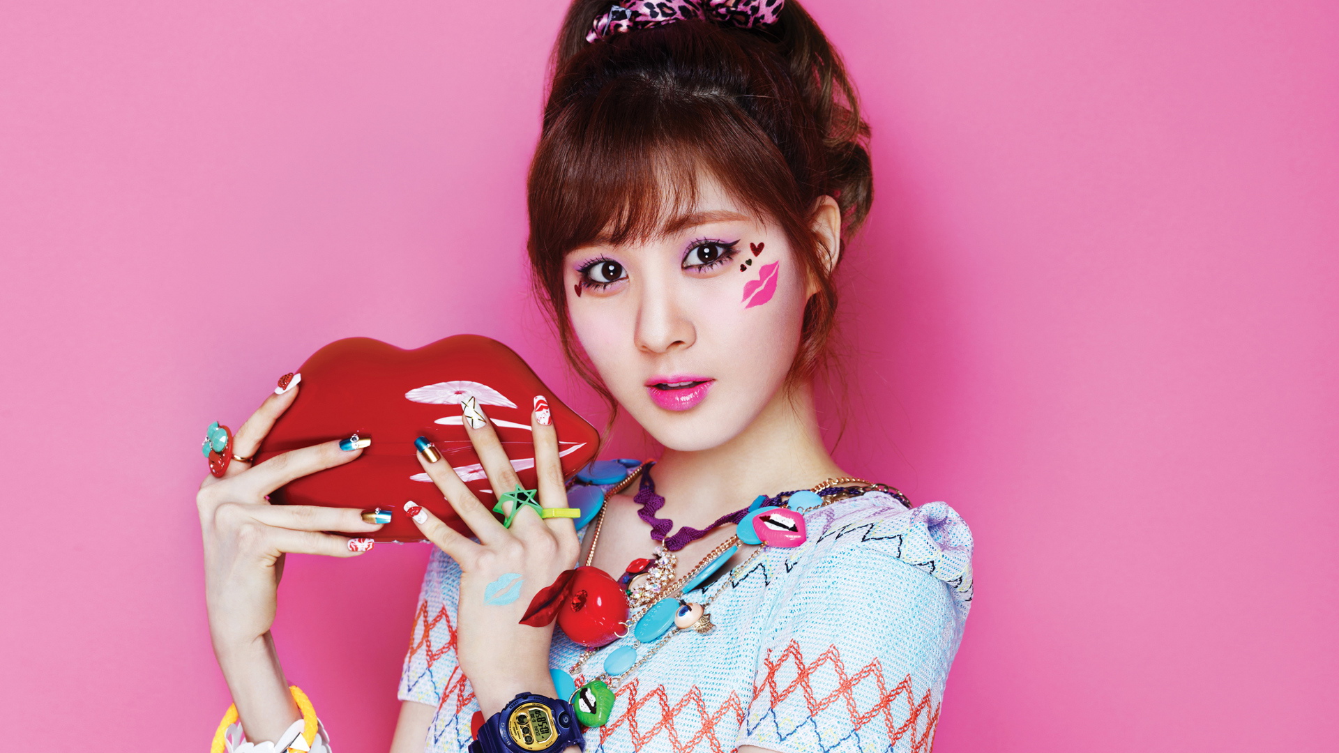 韩国美女徐珠贤可爱卖萌桌面壁纸