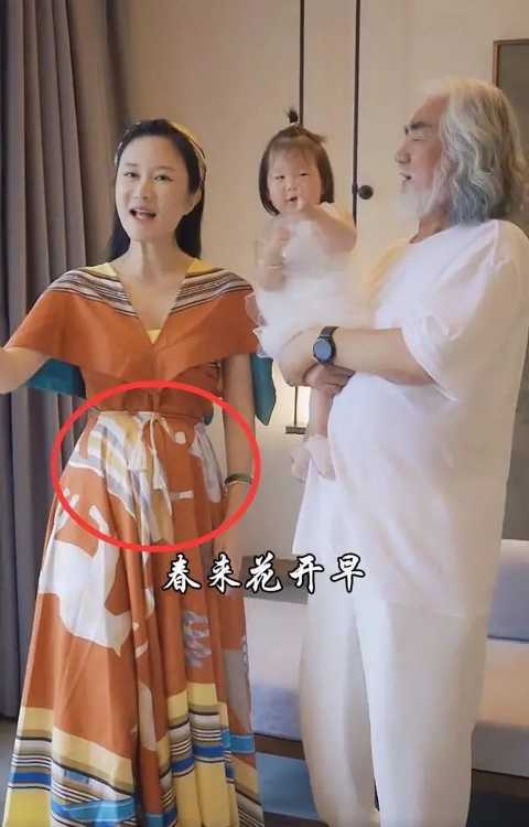 70岁张纪中默认再度当爸小31岁娇妻小腹微凸被疑怀三胎他这样说