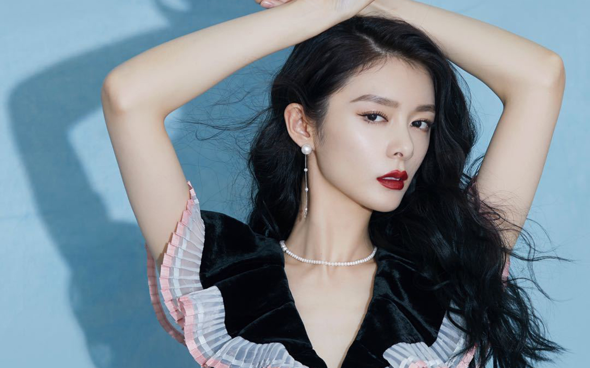 傅菁慵懒港风造型高清桌面壁纸