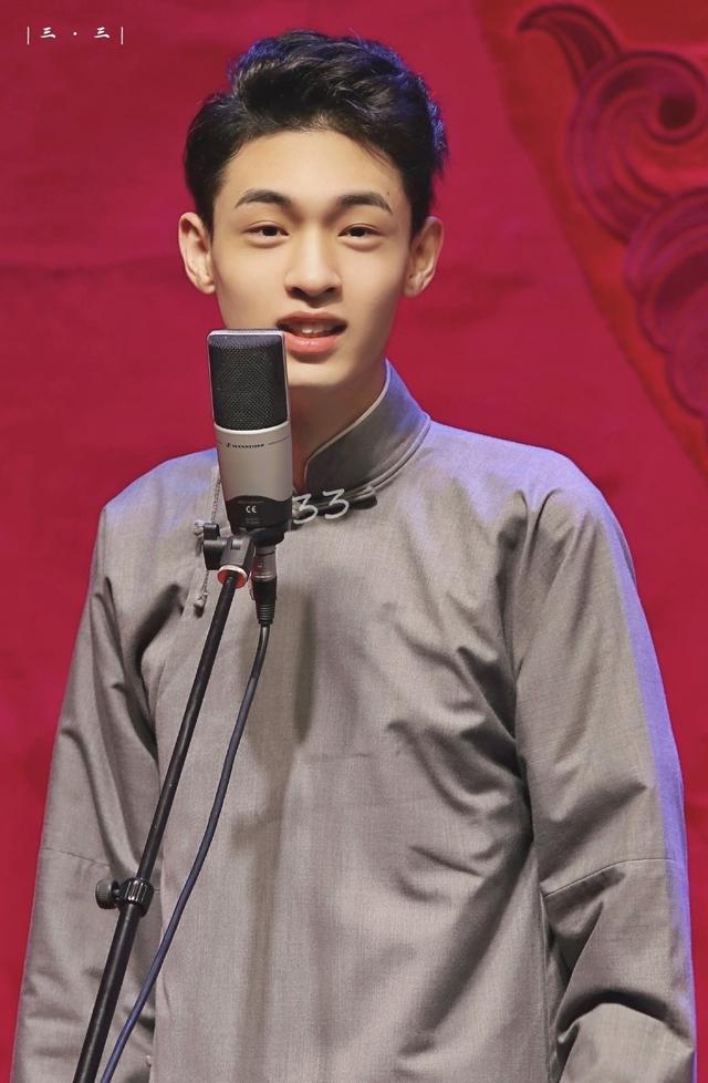 德云社秦霄贤,开着玛萨拉蒂一个月拿700工资少宝藏男孩