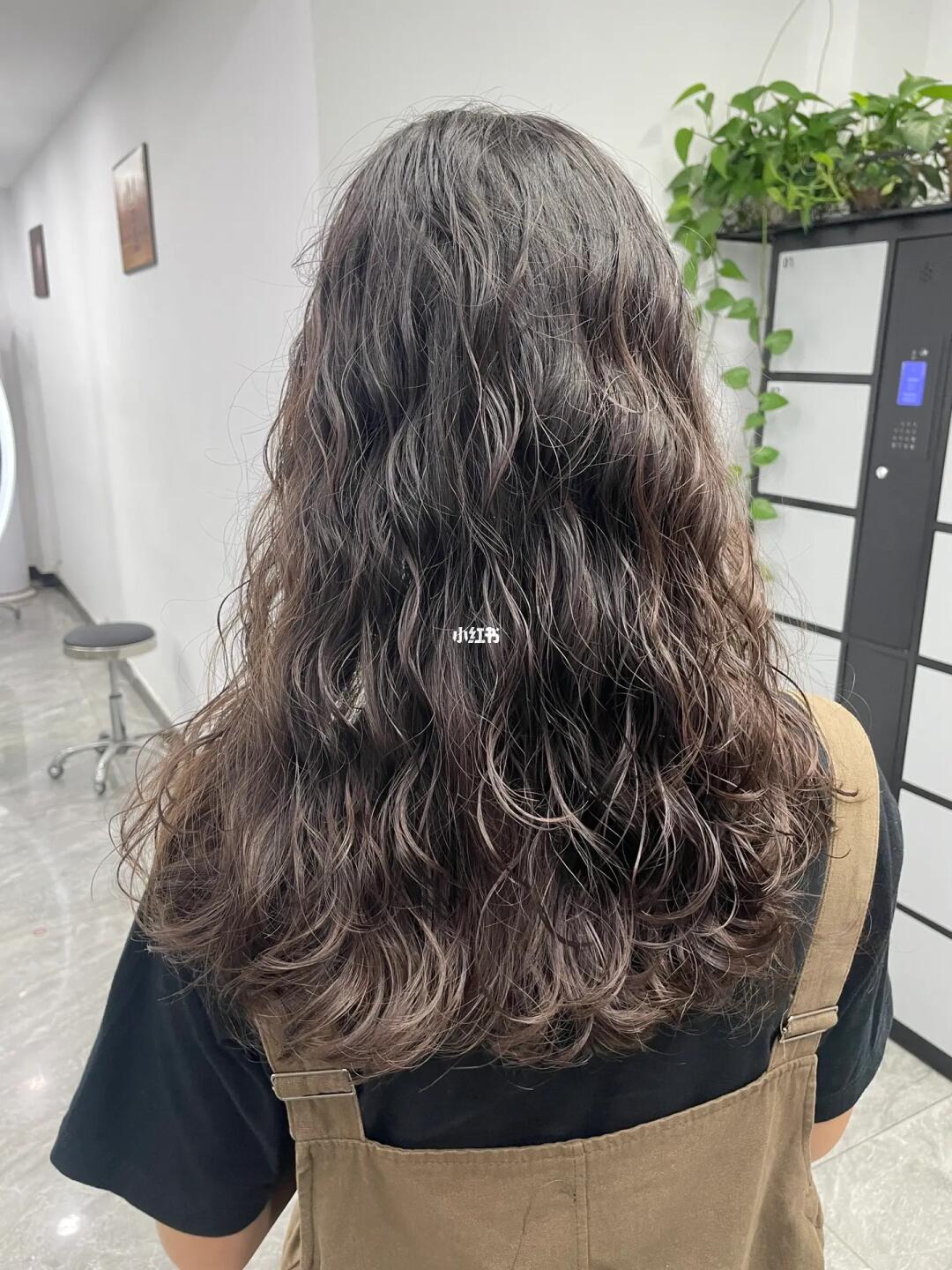 做主,这样的生活,也不怕别人模仿,最好一起来烫发#广州大学城理发店