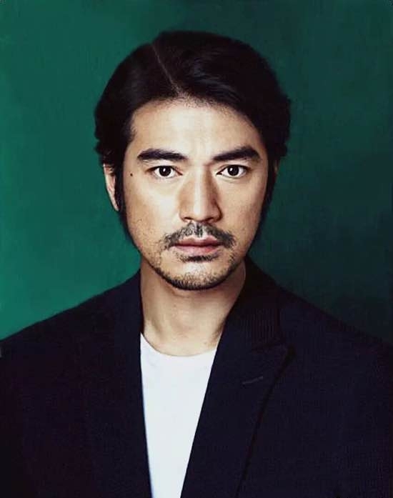 男明星蓄胡须,络腮胡更显成熟男人魅力