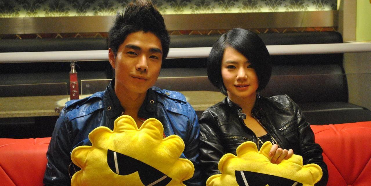 原版戚薇说:"每次女儿睡着了,我和老公都会拿着两瓶红酒去洗手间约会