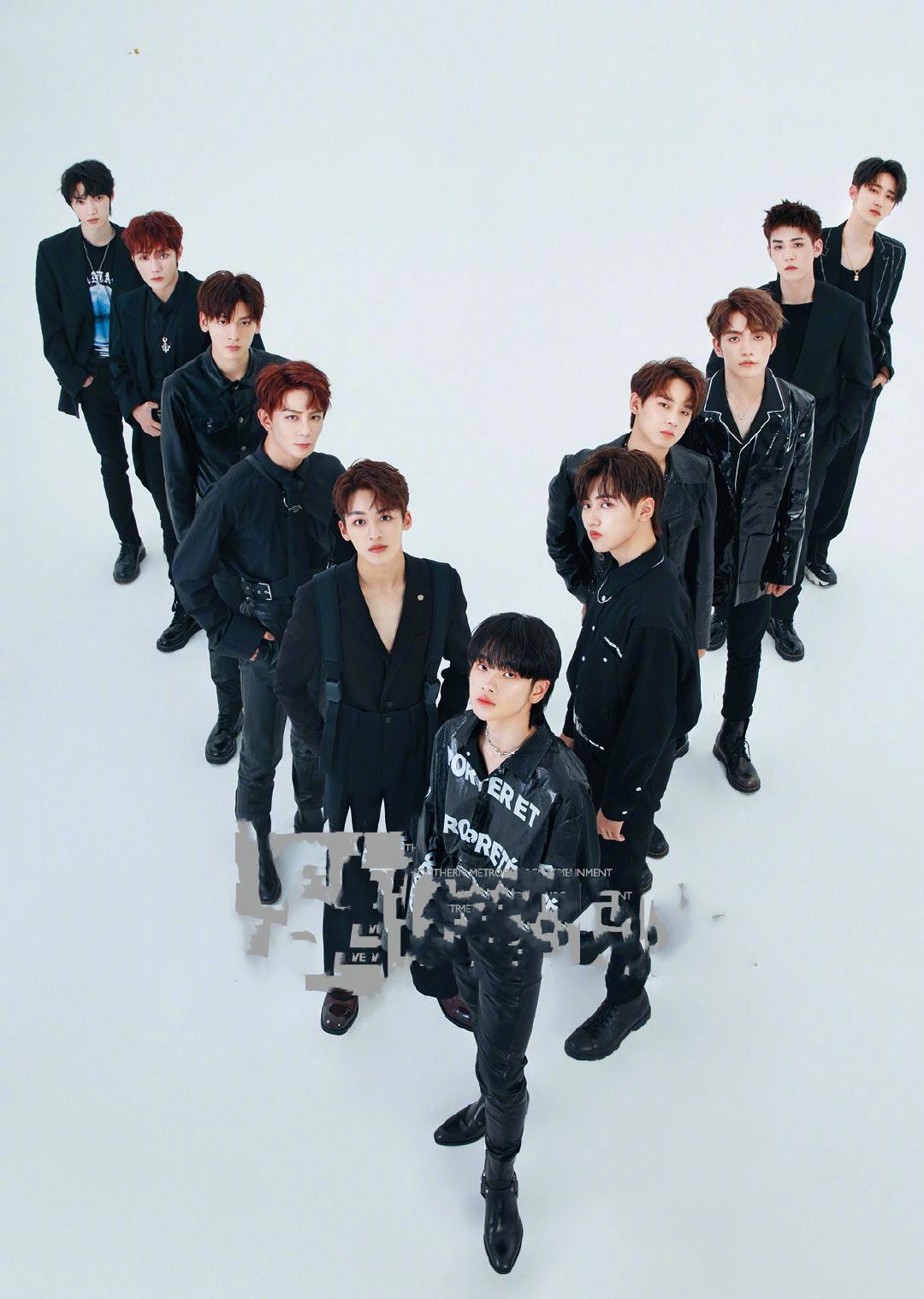 原创r1se首本杂志销量力压unine,沙雕男团时尚感竟然如此强?