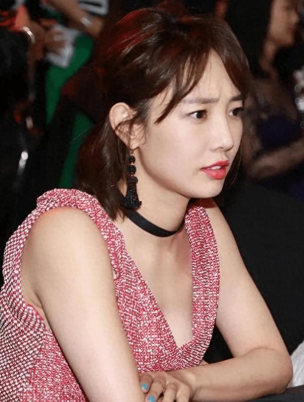 白百何:一个女性的坚韧与成熟白百何是一位备受欢迎的女演员,她坚定的