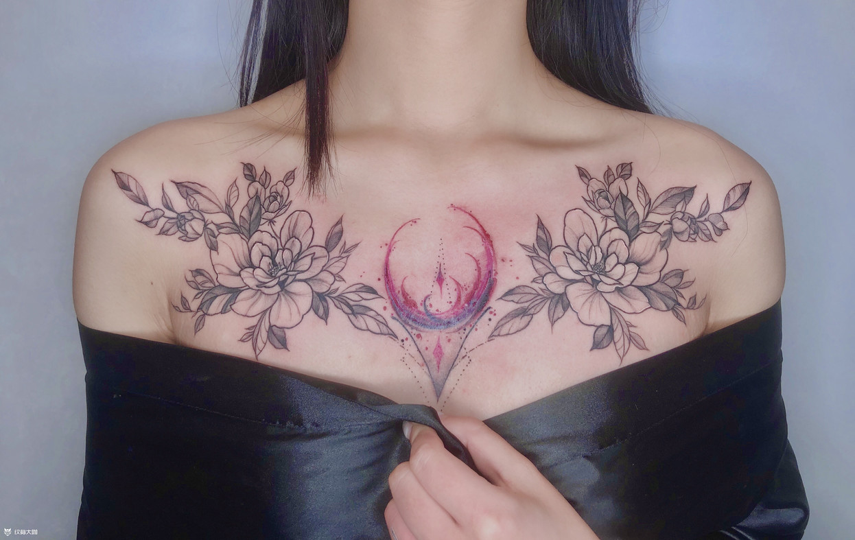 素花胸部纹身图案大全 - 纹身大咖