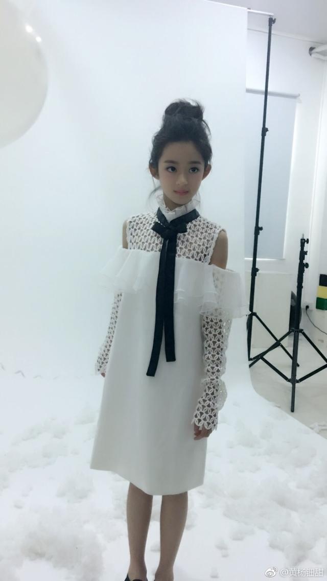 她才10岁,承包赵丽颖热巴周迅童年,整个娱乐圈都盼她长大!