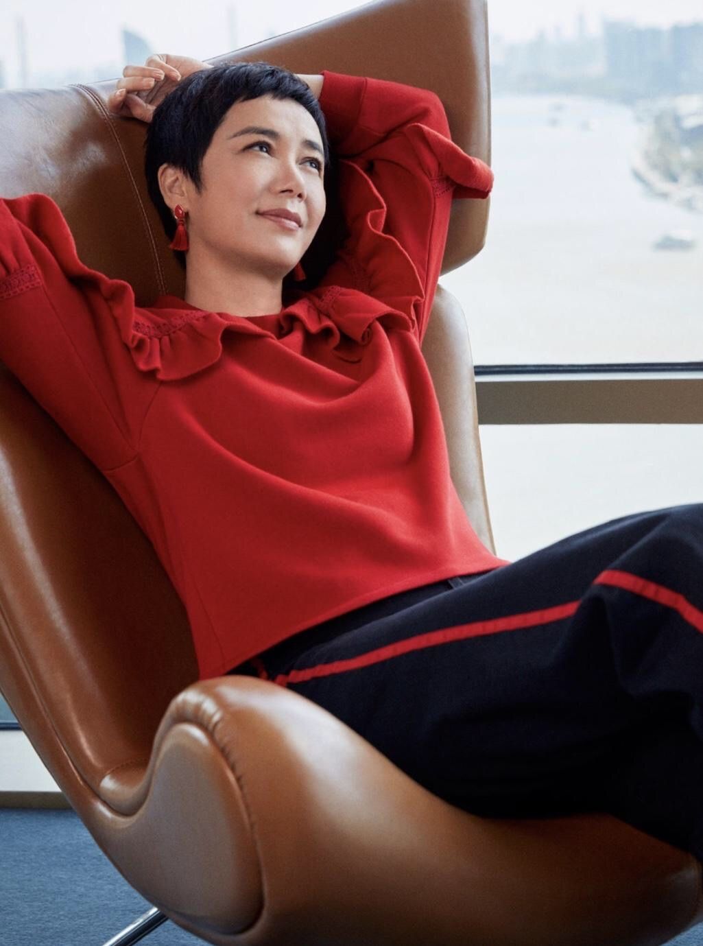 看到56岁蒋雯丽才明白:女人上了年纪剪短发,时髦减龄还更洋气_发型