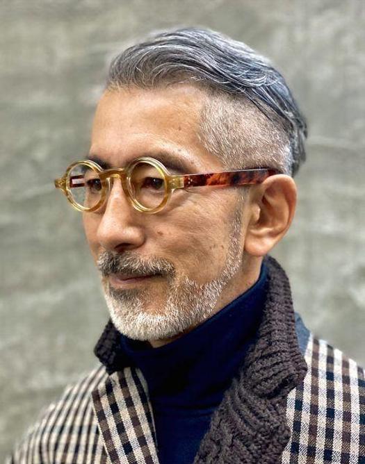 60,70岁的男人:我应该把头发染黑吗?白发适合什么发型?