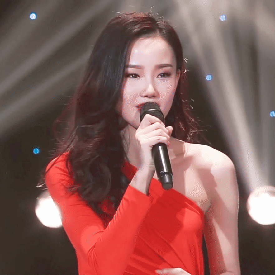 大家好,我是黄龄,有什么想对我说的吗